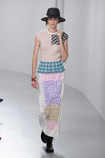 Look 18